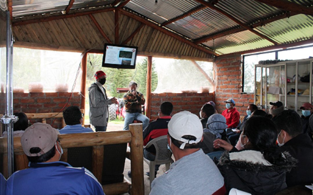 Socialización con las comunidades